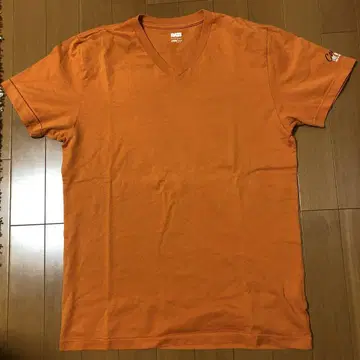 쥐 모양 V넥 티셔츠