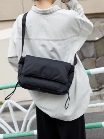 새상품급 NOMADIS 노마디스 BOY FLAP MINI 별주 숄더백