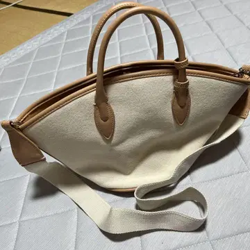 자라 숄더백 화이트/베이지
