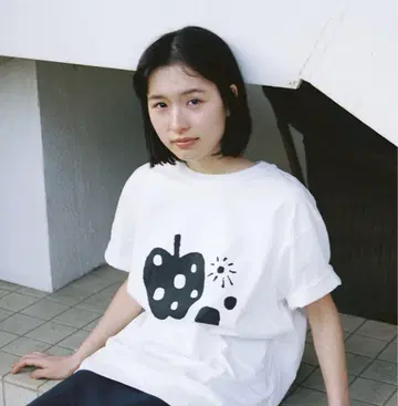 오헤시오 애플 도트 오버핏 티셔츠