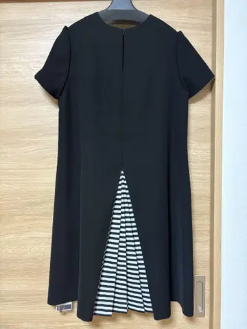 택 포함 새상품 보더스 앳 발코니 원피스