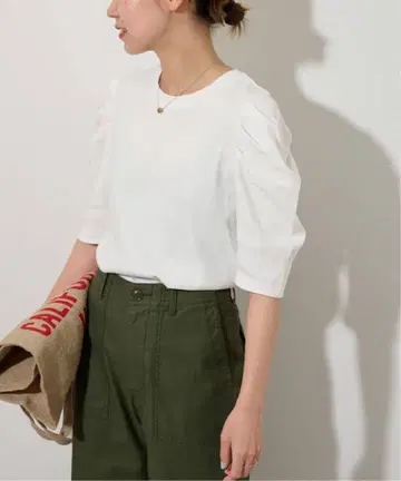 화이트 퍼프 슬리브 오분 소매 상의