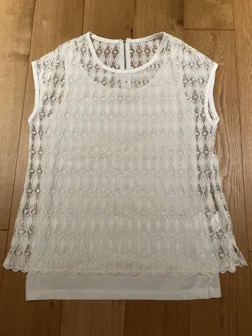 화이트 레이스 탱크탑 슬리브리스