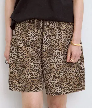 라빠르망 Leopard Print Short Pants
