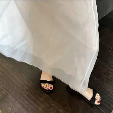 블랙 리본 플랫 샌들