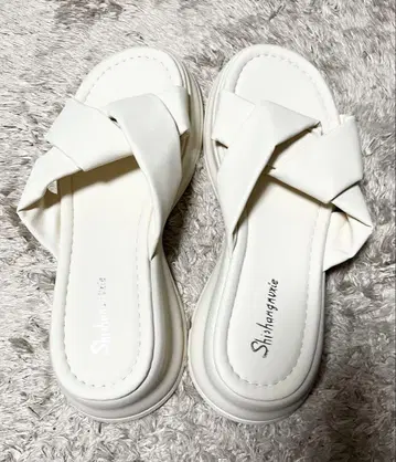 화이트 크로스 밴딩 샌들 26cm 새상품급 미사용