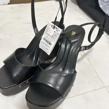 미사용 새상품 ZARA 웨지 샌들 통굽 플랫 힐 샌들
