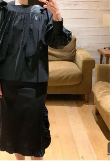 프릴이 달린 블랙 타이트 스커트 ronherman TEN