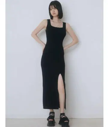 EMODA 리브 슬릿 맥시 니트 원피스