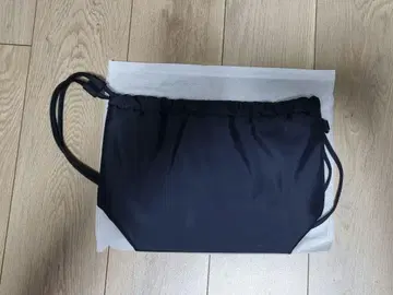 nugu POIK 미디엄 드로우 스트링 숄더백