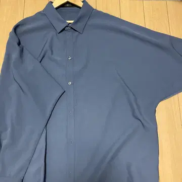 no id. 블루 돌먼 셔츠
