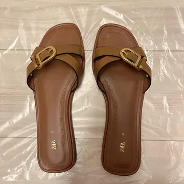 ZARA 브라운 골드 버클 샌들