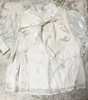 베이지 시어 블라우스 꽃무늬 자수 리본 포함 XL 새상품급 미사용