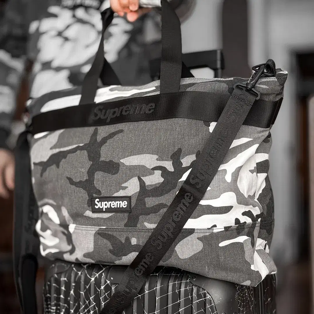Supreme Tote Bag Snow Camoトートバッグ Supreme Tote Bag Snow Camo - SS25 - US