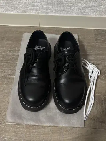 Dr.Martens 1461 화이트 스티치 UK4