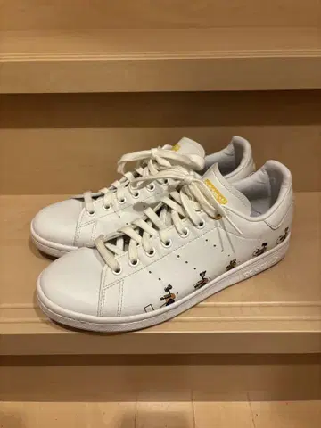 Stan Smith 캐릭터 자수 화이트