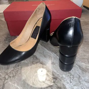 FERRAGAMO 블랙 가죽 펌프스 24cm