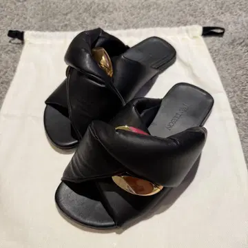 JW ANDERSON 체인 트위스트 가죽 플랫 샌들 블랙 블랙