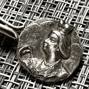 조각가 코모리 쿠니오 여성 상 넥타이핀 SILVER.F 은도금