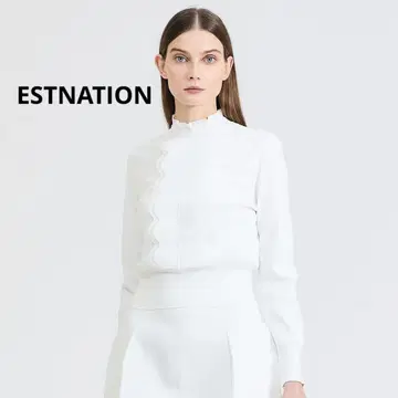 현행 모델 Estnation 프릴 넥 니트 한 번만 착용 완판템