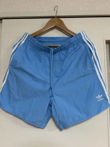 아디다스 스카이블루 숏팬츠