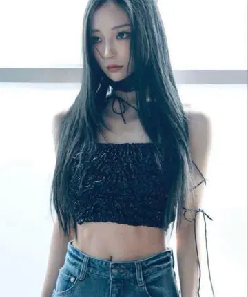 레이디 드레이프 스트링 톱을 녹여보세요.