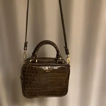 크리스천 빌라 크로커다일풍 숄더백 다크 브라운