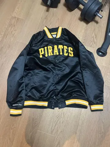 PIRATES 바시티 자켓 블랙 새틴