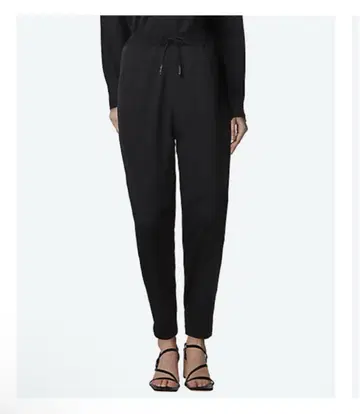 HYKE [거의 미사용] TASLAN TAPERED PANTS 블랙 01