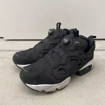 리복 Instapump Fury 블랙스 스니커즈