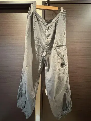 C.P. COMPANY 렌즈 디테일 카고 팬츠