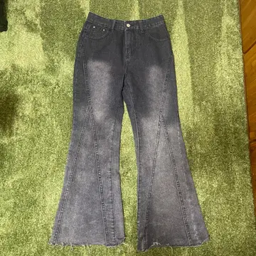 다크 그레이 부츠 컷 데님