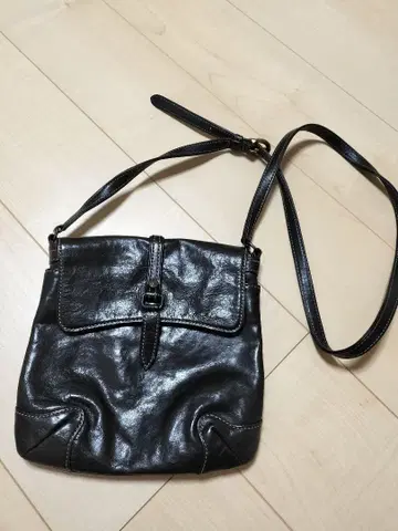 DAKOTA 블랙 가죽 숄더백