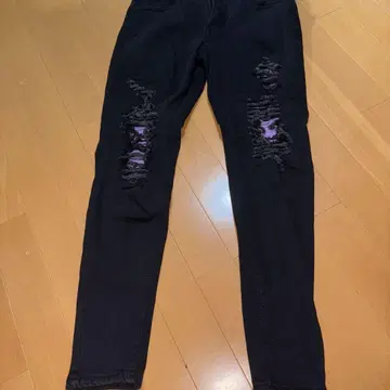 블랙 스키니 데님 무릎 데미지 있음 사이즈 M