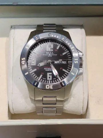 BALL WATCH 엔지니어 하이드로 카본 스페이스 마스터