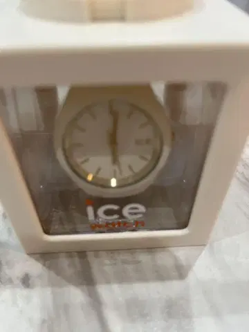 ice watch 화이트 캐주얼 시계
