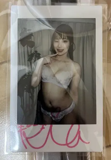유즈키 리아 친필 사인 폴라로이드 & 태피스트리