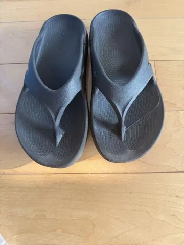 Oofos 37