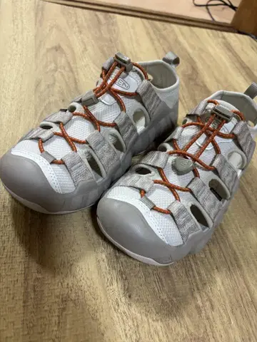 KEEN 스트랩 샌들 BIRCH/PLAZA TAUPE