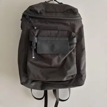 emmi atelier 차콜 그레이 백팩