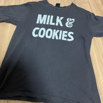 MILK & COOKIES 티셔츠