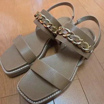 루타론 아츠조코 체인 스트랩 샌들