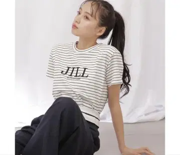 질 바이 질 스튜어트 오가닉 자수 로고 티셔츠 보더