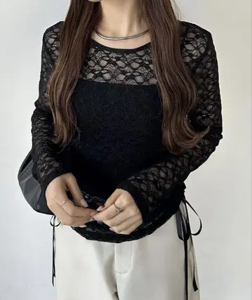 callautia 사이드 개더 레이스 탑