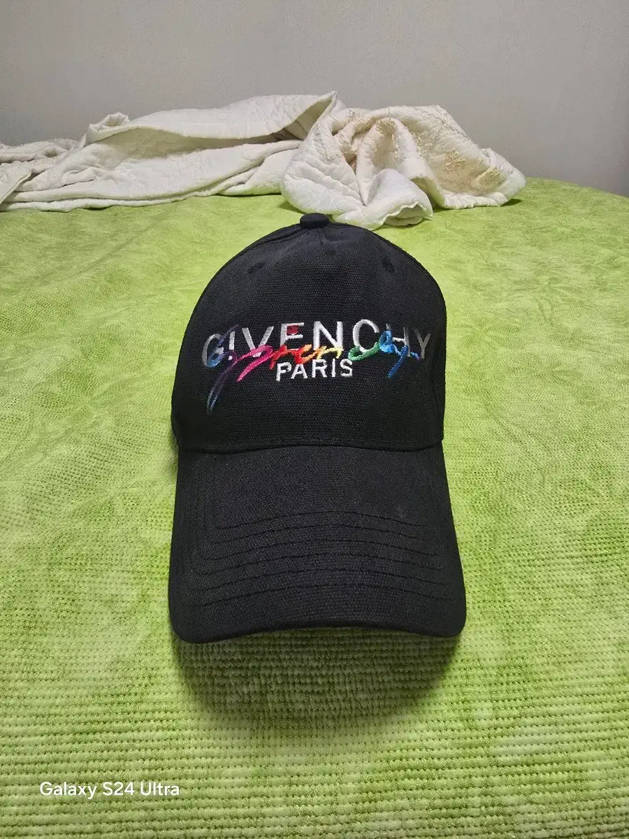 Givenchy Rainbow Cap Givenchy Rainbow Embroidered Logo T-Shirt