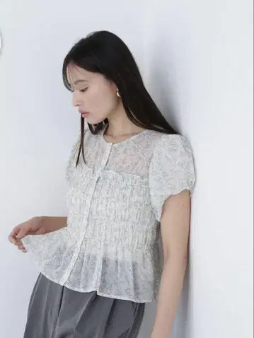 미니 플라워 셔링 블라우스/내추럴 뷰티 베이직