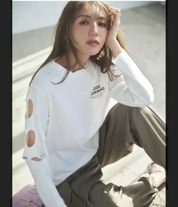 노스탤지어 미카 콜라보 하트 롱 T
