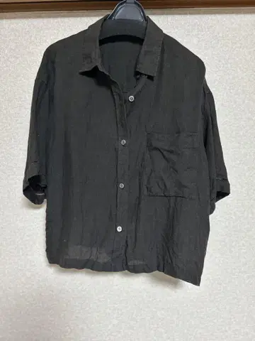 블랙 반팔 셔츠 가슴 포켓 부착