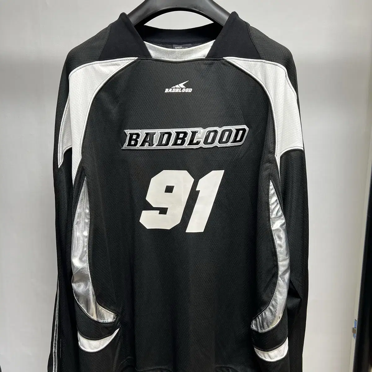 【BADBLOOD】 Bad Girls Loose Fit Top - Banana BADBLOOD Bad Girls Loose Fit Top - Black on Bunjang Global Site.
