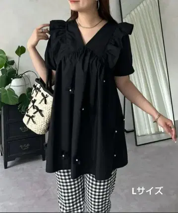 프로즈베일 플라워 모티브 프릴 V넥 블라우스